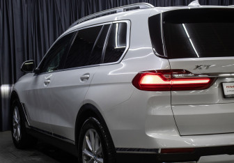 Подержанный автомобиль BMW X7 2019 года (32 фото)