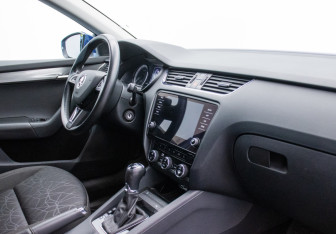 Подержанный автомобиль Skoda Octavia Liftback 2020 года (10 фото)