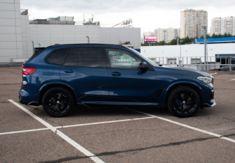 Подержанный автомобиль BMW X5 2019 года (4 фото)