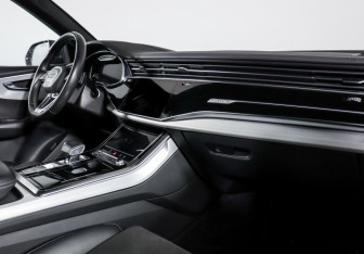 Подержанный автомобиль Audi Q8 2021 года (9 фото)