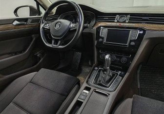 Подержанный автомобиль Volkswagen Passat Sedan 2015 года (10 фото)