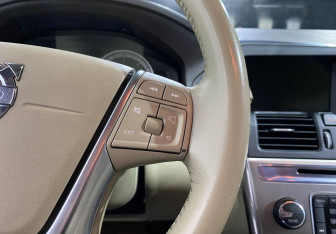 Подержанный автомобиль Volvo XC60 2011 года (15 фото)