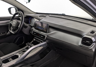 Подержанный автомобиль Geely Coolray 2022 года (13 фото)