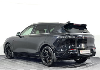 Подержанный автомобиль Voyah Free 2023 года (6 фото)