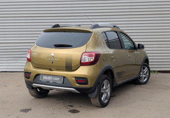 Подержанный автомобиль Renault Sandero 2017 года (5 фото)