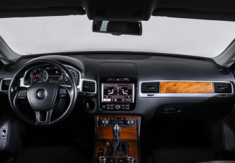 Подержанный автомобиль Volkswagen Touareg 2010 года (17 фото)