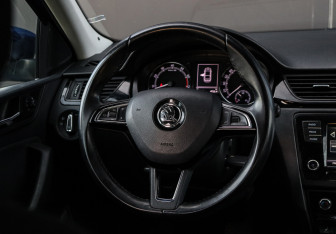 Подержанный автомобиль Skoda Rapid Liftback 2017 года (11 фото)