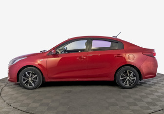 Подержанный автомобиль Kia Rio Sedan 2017 года (8 фото)