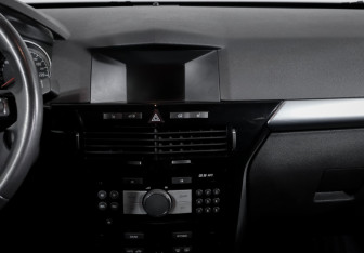 Подержанный автомобиль Opel Astra Sedan 2011 года (12 фото)