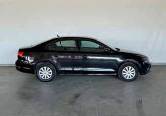 Подержанный автомобиль Volkswagen Jetta Sedan 2015 года (4 фото)
