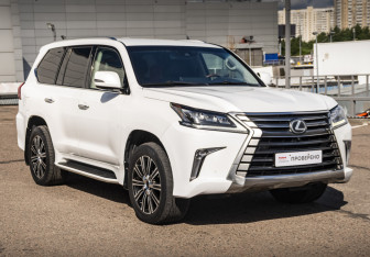 Подержанный автомобиль Lexus LX 2017 года (3 фото)