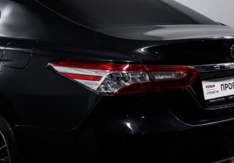 Подержанный автомобиль Toyota Camry Sedan 2023 года (16 фото)