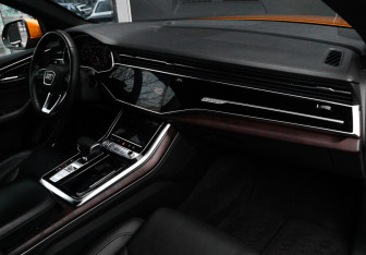 Подержанный автомобиль Audi Q8 2018 года (9 фото)
