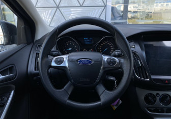 Подержанный автомобиль Ford Focus Wagon 2013 года (13 фото)