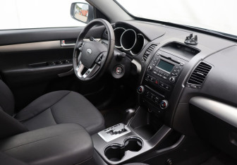 Подержанный автомобиль Kia Sorento 2011 года (10 фото)