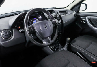 Подержанный автомобиль Renault Duster 2017 года (9 фото)