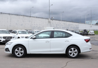 Подержанный автомобиль Skoda Octavia Liftback 2021 года (8 фото)