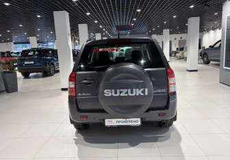 Подержанный автомобиль Suzuki Grand Vitara 2011 года (3 фото)