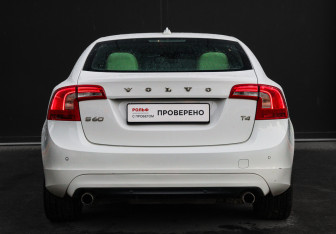 Подержанный автомобиль Volvo S60 2014 года (5 фото)
