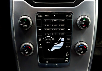 Подержанный автомобиль Volvo XC70 2014 года (15 фото)