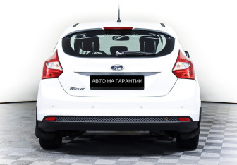 Подержанный автомобиль Ford Focus Hatchback 2014 года (6 фото)