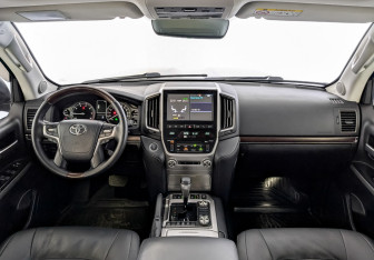 Подержанный автомобиль Toyota Land Cruiser Suv 2019 года (14 фото)