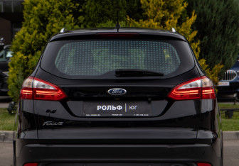 Подержанный автомобиль Ford Focus Wagon 2012 года (21 фото)