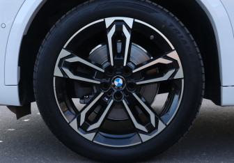 Подержанный автомобиль BMW X2 2024 года (26 фото)