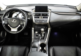Подержанный автомобиль Lexus NX 2016 года (12 фото)