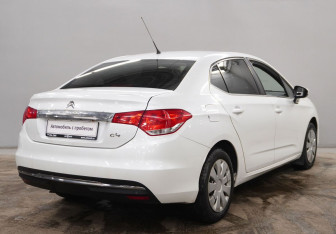 Подержанный автомобиль Citroen C4 Sedan 2016 года (5 фото)