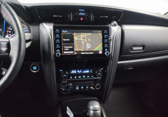 Подержанный автомобиль Toyota Fortuner 2020 года (17 фото)