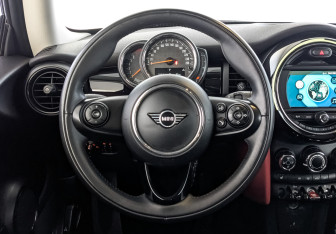 Подержанный автомобиль MINI Hatch 2020 года (22 фото)