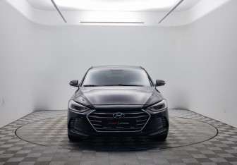 Подержанный автомобиль Hyundai Elantra Sedan 2018 года (2 фото)