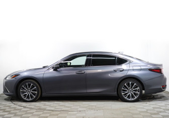 Подержанный автомобиль Lexus ES 2021 года (8 фото)