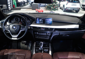 Подержанный автомобиль BMW X5 2017 года (11 фото)