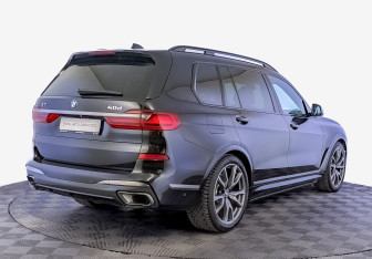 Подержанный автомобиль BMW X7 2021 года (5 фото)