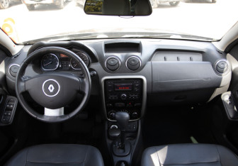 Подержанный автомобиль Renault Duster 2014 года (11 фото)
