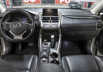Подержанный автомобиль Lexus NX 2017 года (14 фото)