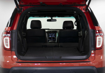 Подержанный автомобиль Ford Explorer 2015 года (19 фото)