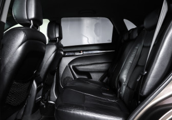 Подержанный автомобиль Kia Sorento 2013 года (12 фото)