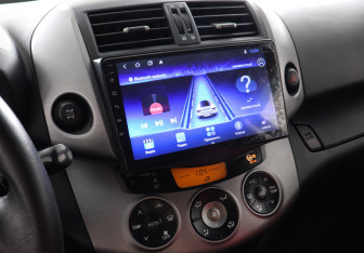 Подержанный автомобиль Toyota RAV4 2008 года (11 фото)