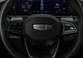 Подержанный автомобиль Geely Atlas 2024 года (11 фото)
