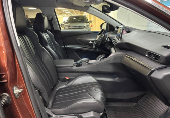 Подержанный автомобиль Peugeot 3008 2017 года (10 фото)