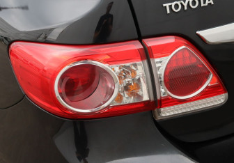 Подержанный автомобиль Toyota Corolla Sedan 2011 года (23 фото)