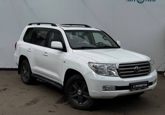 Подержанный автомобиль Toyota Land Cruiser Suv 2011 года (3 фото)