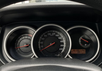 Подержанный автомобиль Nissan Tiida Hatchback 2010 года (24 фото)