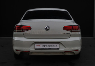Подержанный автомобиль Volkswagen Passat Sedan 2016 года (5 фото)