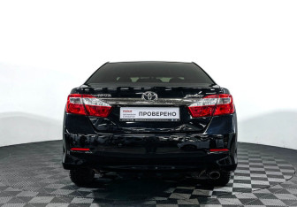 Подержанный автомобиль Toyota Camry Sedan 2012 года (6 фото)