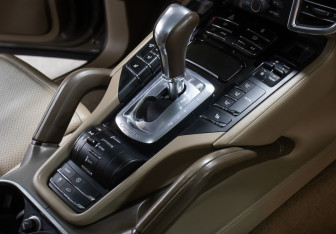 Подержанный автомобиль Porsche Cayenne 2013 года (19 фото)