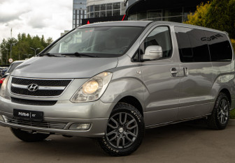 Подержанный автомобиль Hyundai Grand Starex 2014 года (21 фото)